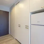 Quiet & Airy Modern Apt. Top Centre Free Parking
