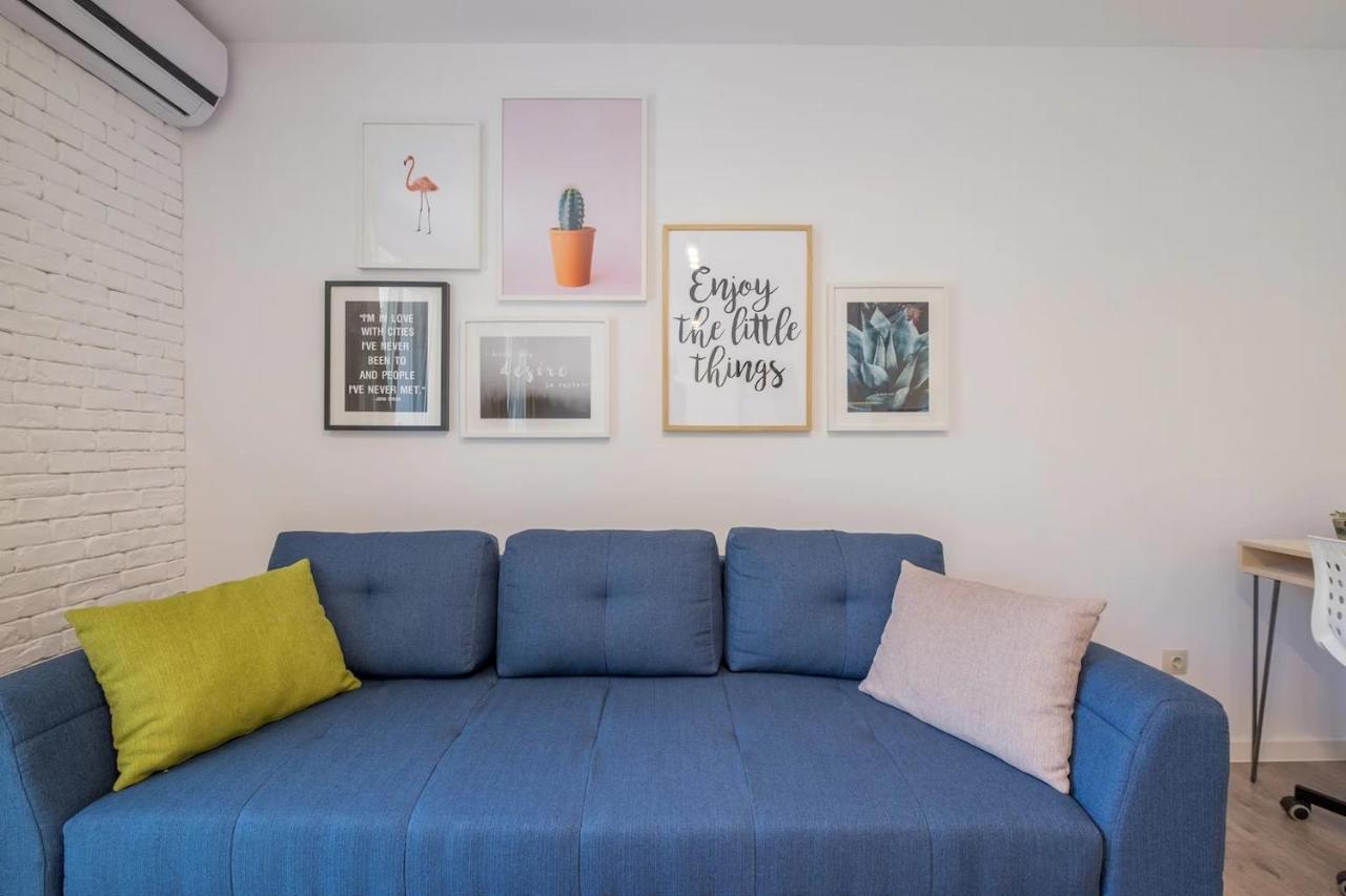 Quiet & Airy Modern Apt. Centre Free Parking Appartement