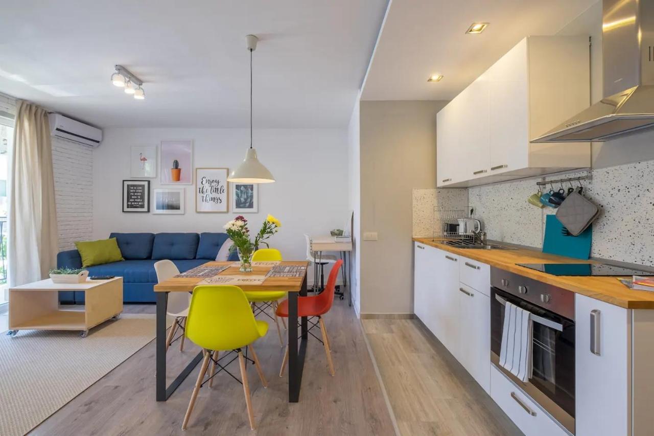 Quiet & Airy Modern Apt. Centre Free Parking *