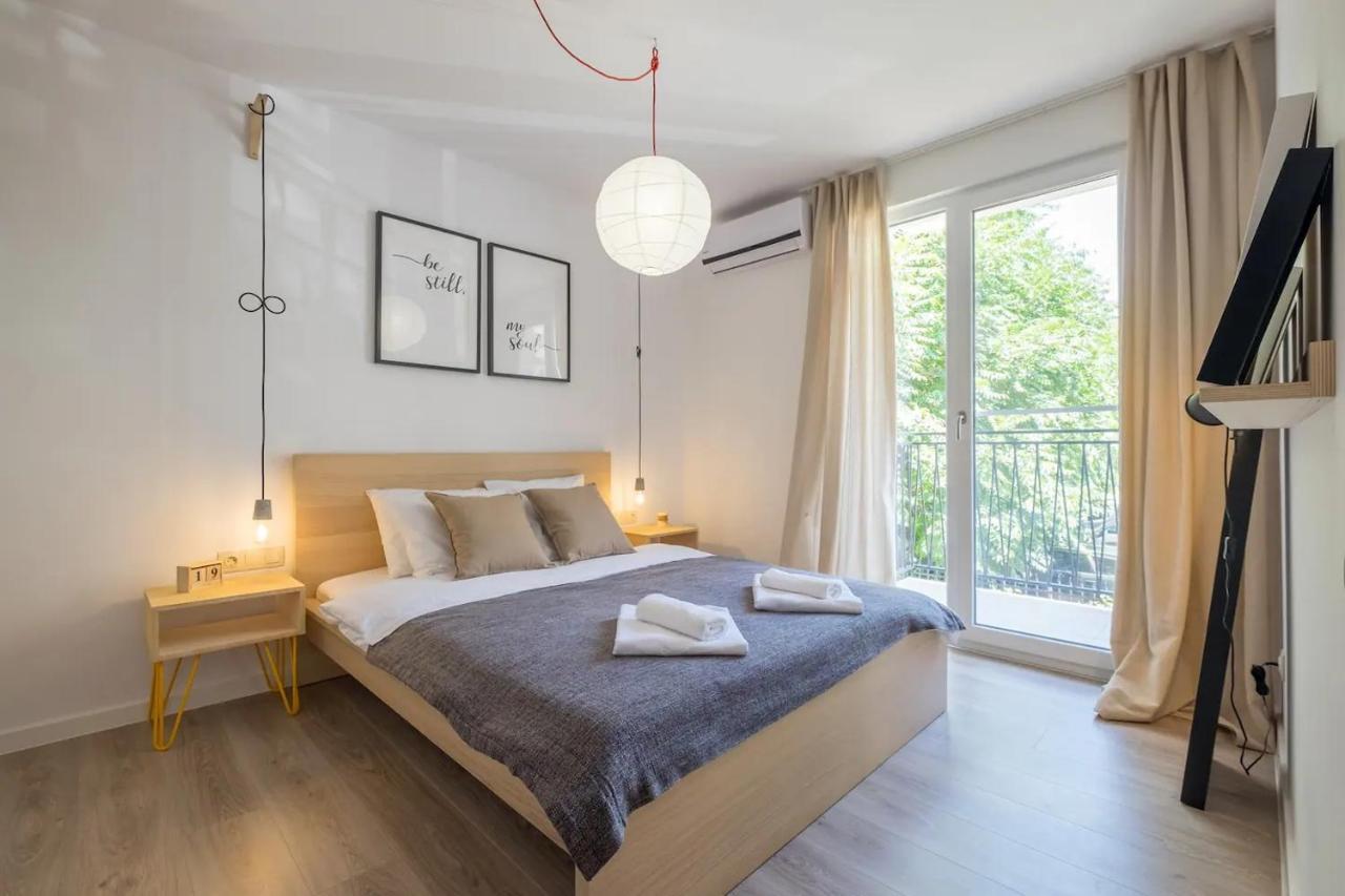 Quiet & Airy Modern Apt. Centre Free Parking Appartement *